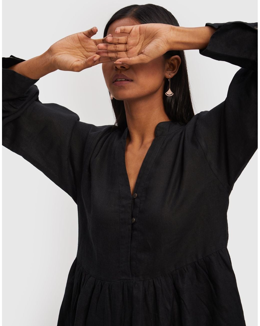 REISTOR Black V-Neck Tiered Hemp Dress