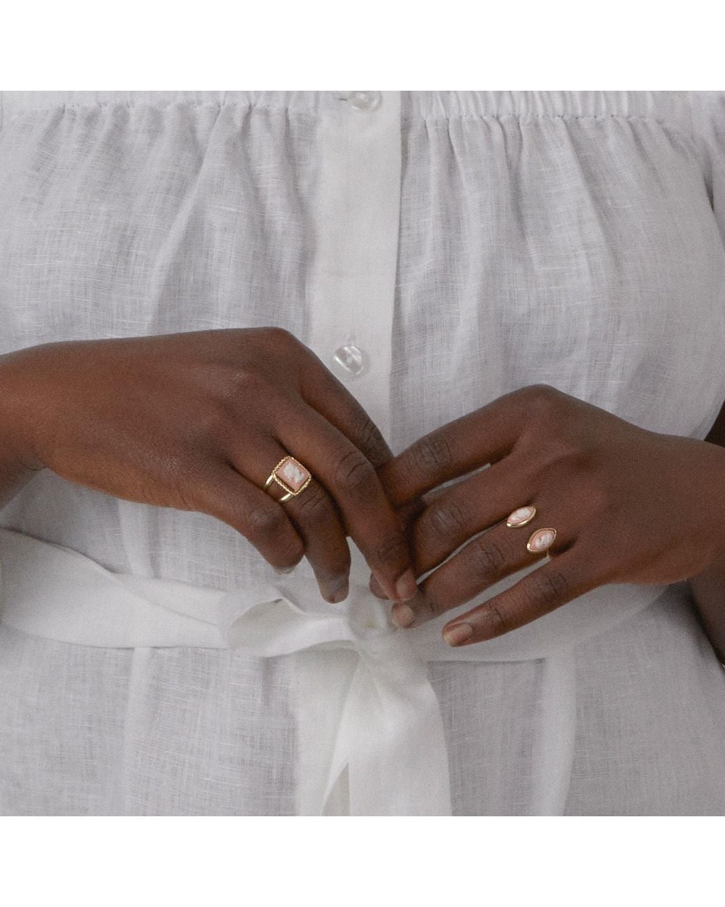 Vintouch Italy Metallic The Beloved Gold-plated Pink Cameo Ring