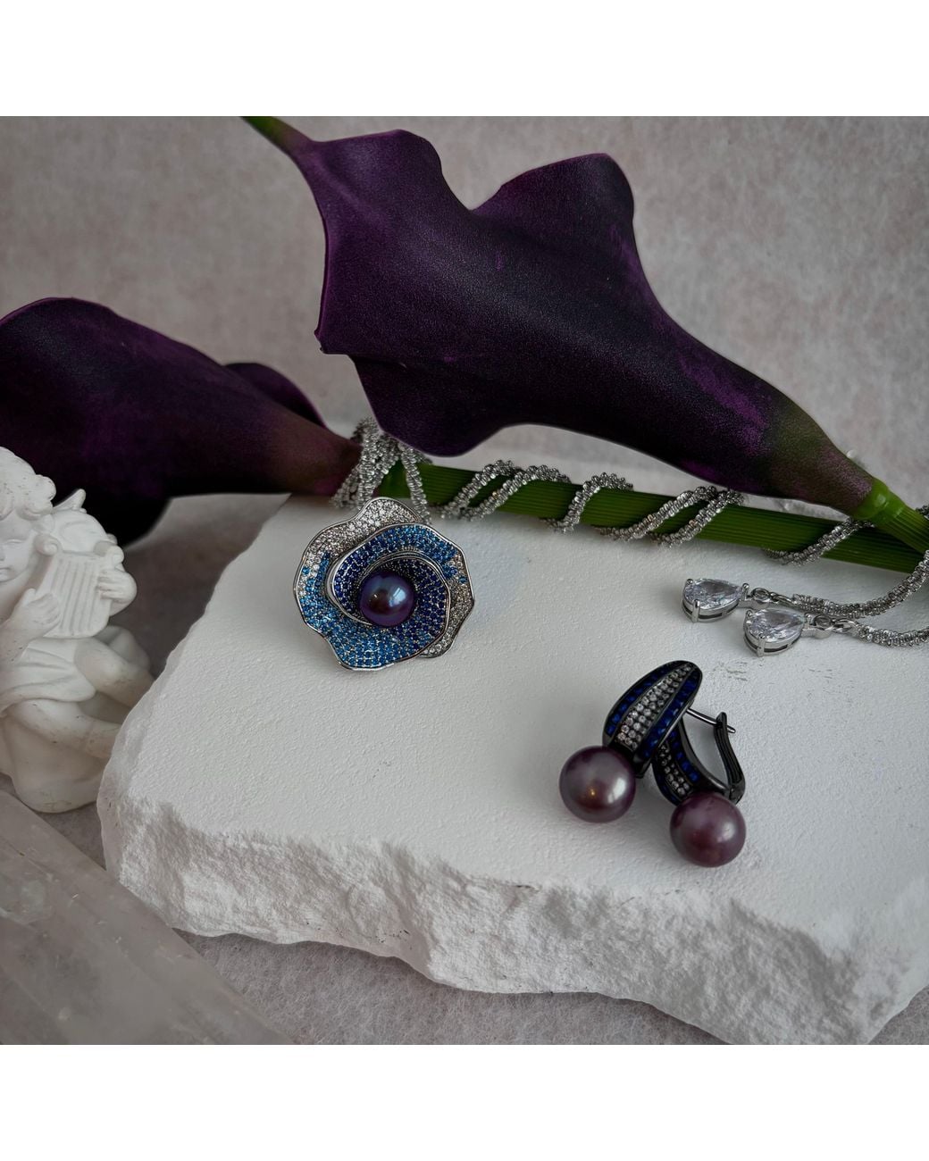 Ninemoo Blue Midnight Orbit Pearl Earrings