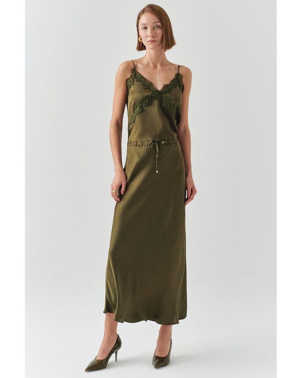 Exquise Green Regular Pocketed Midi Skirt