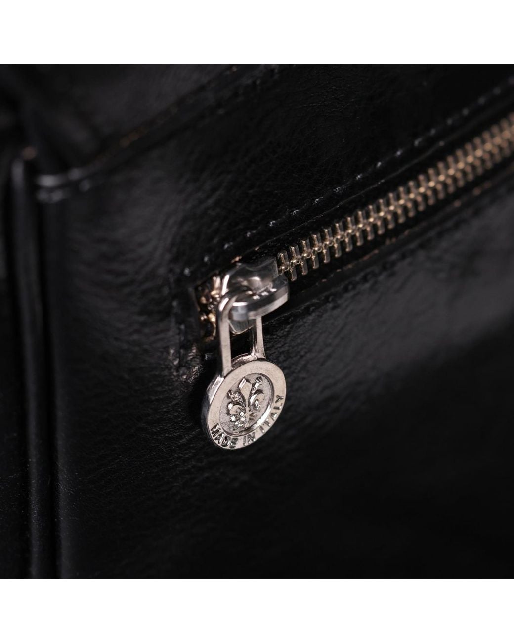 Time Resistance Black Leather Messenger Bag – The Stranger for men