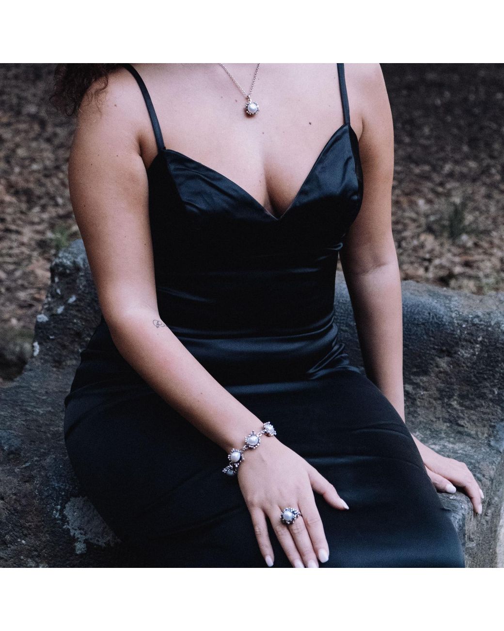 Unaloe Metallic Natural Pearl Statement Ring