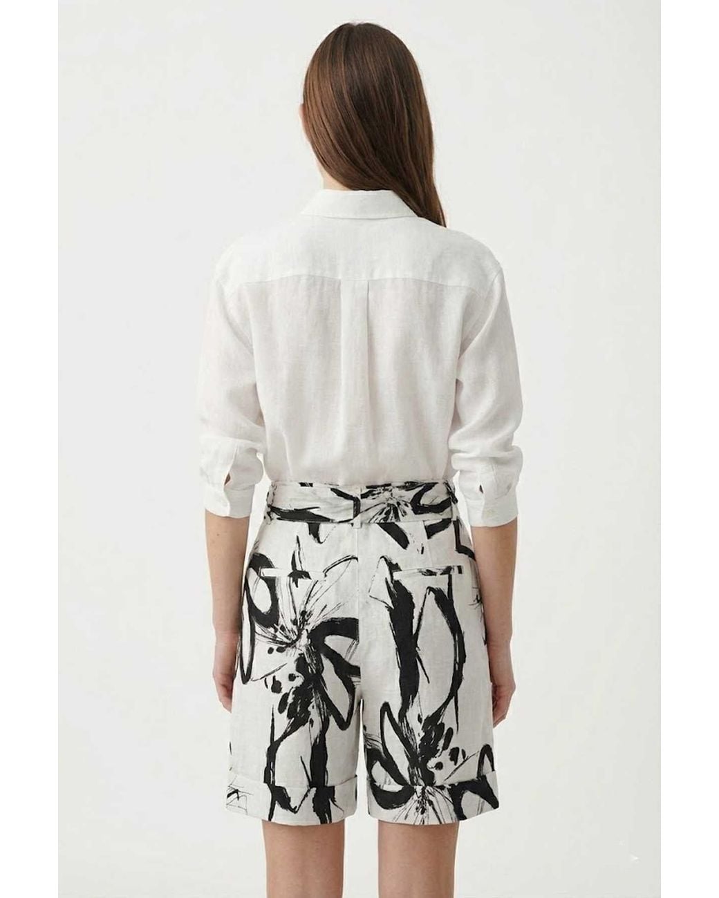 Conquista White High-Waisted Abstract Print Linen Shorts With Matching Belt