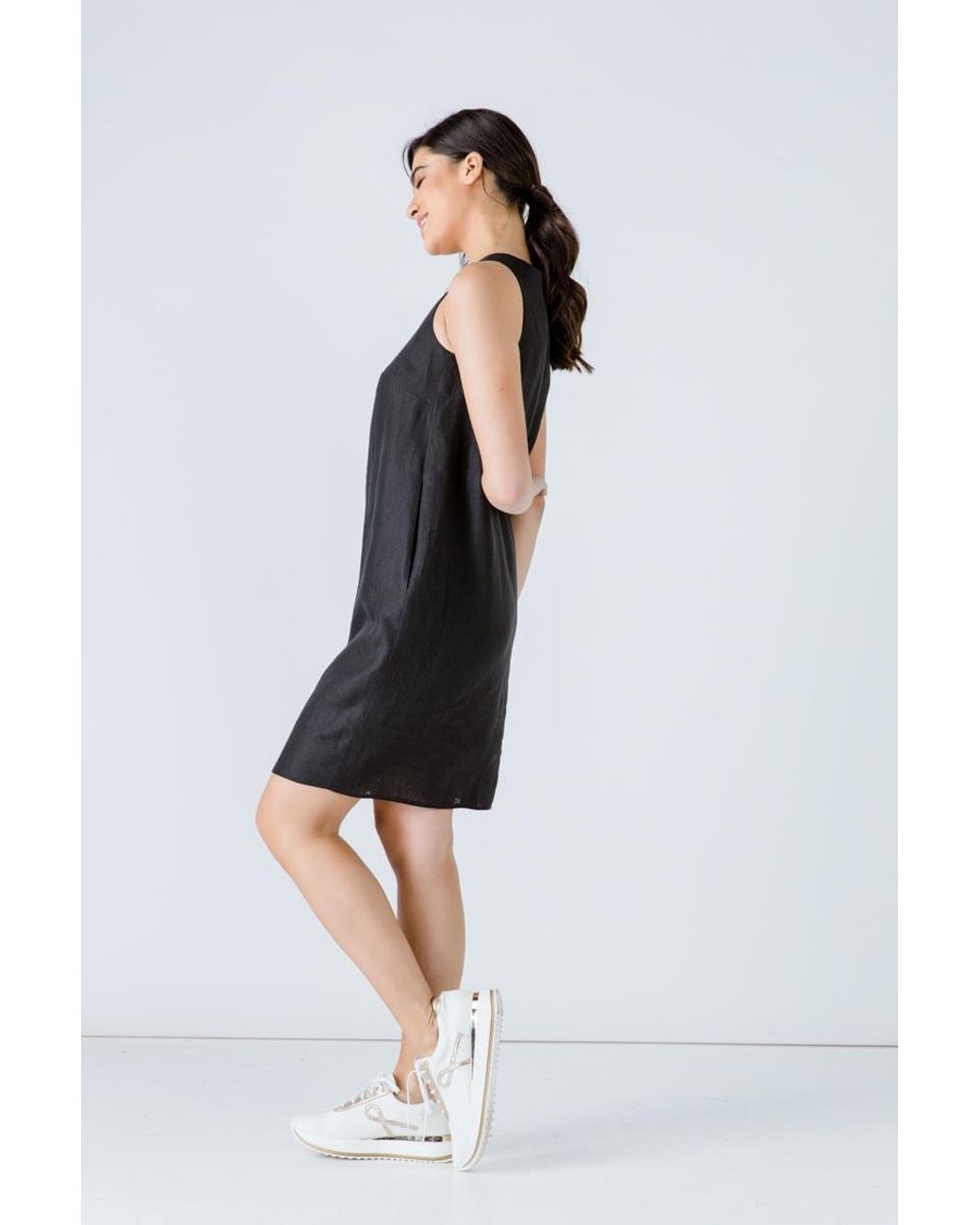 Conquista Black Sleeveless Sack Dress