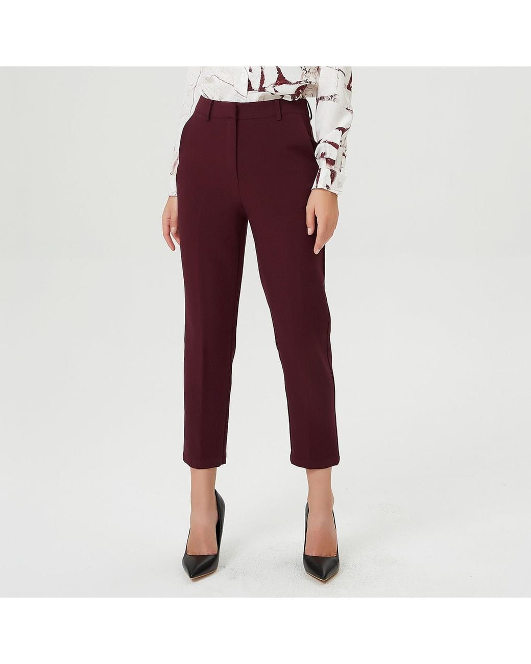 Smart and Joy Tapered Capri Pants -Burgundy