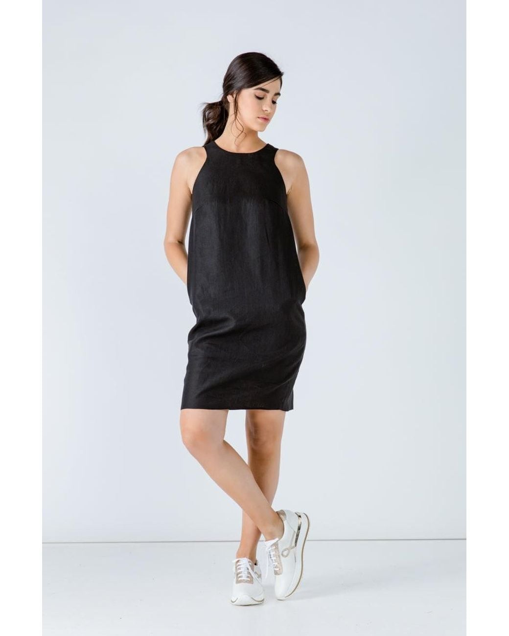 Conquista Black Sleeveless Sack Dress
