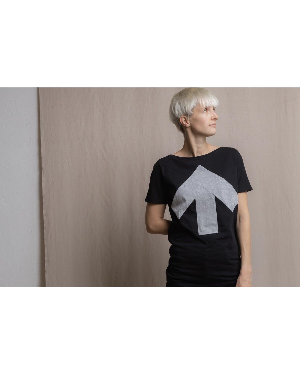 Reet Aus Black T-Shirt For Arrow