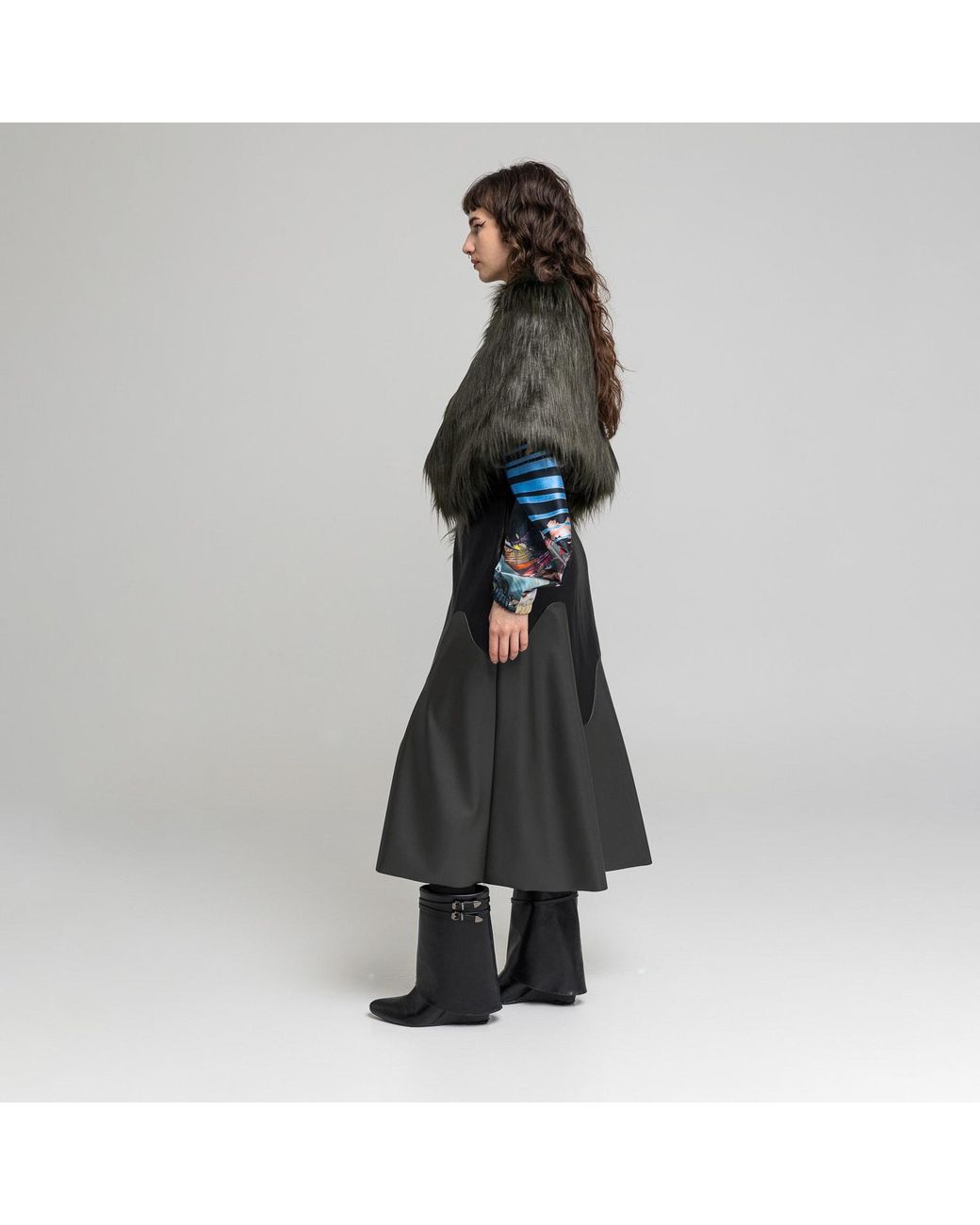 ARTISTA Green Wolf Cape