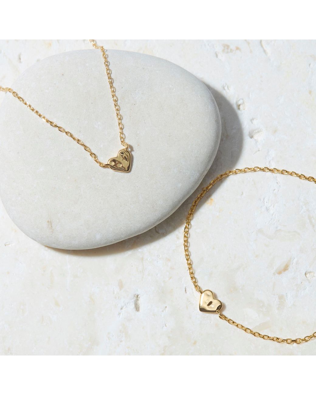 Muru Metallic Tiny Heart Necklace