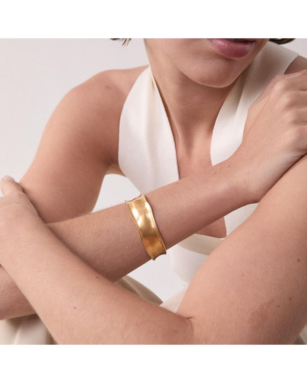 Joidart Metallic Golden Bracelet Cala
