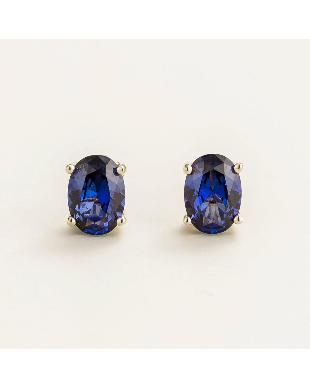 Juvetti Blue Ovo Earrings Set With Sapphire