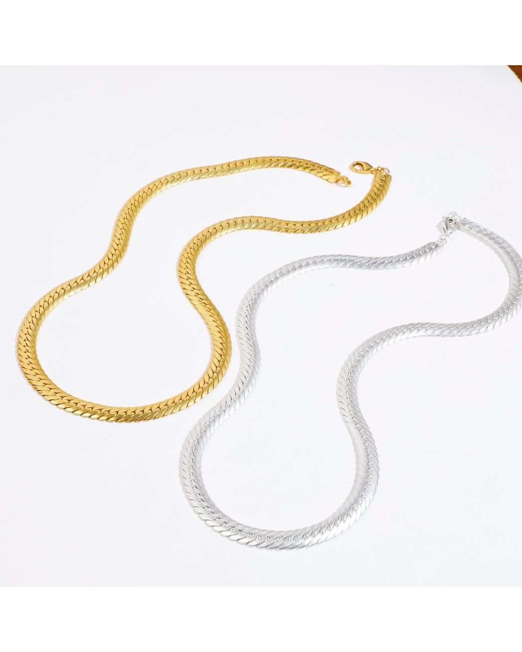Lila Rasa Metallic Long Snake Chain 22