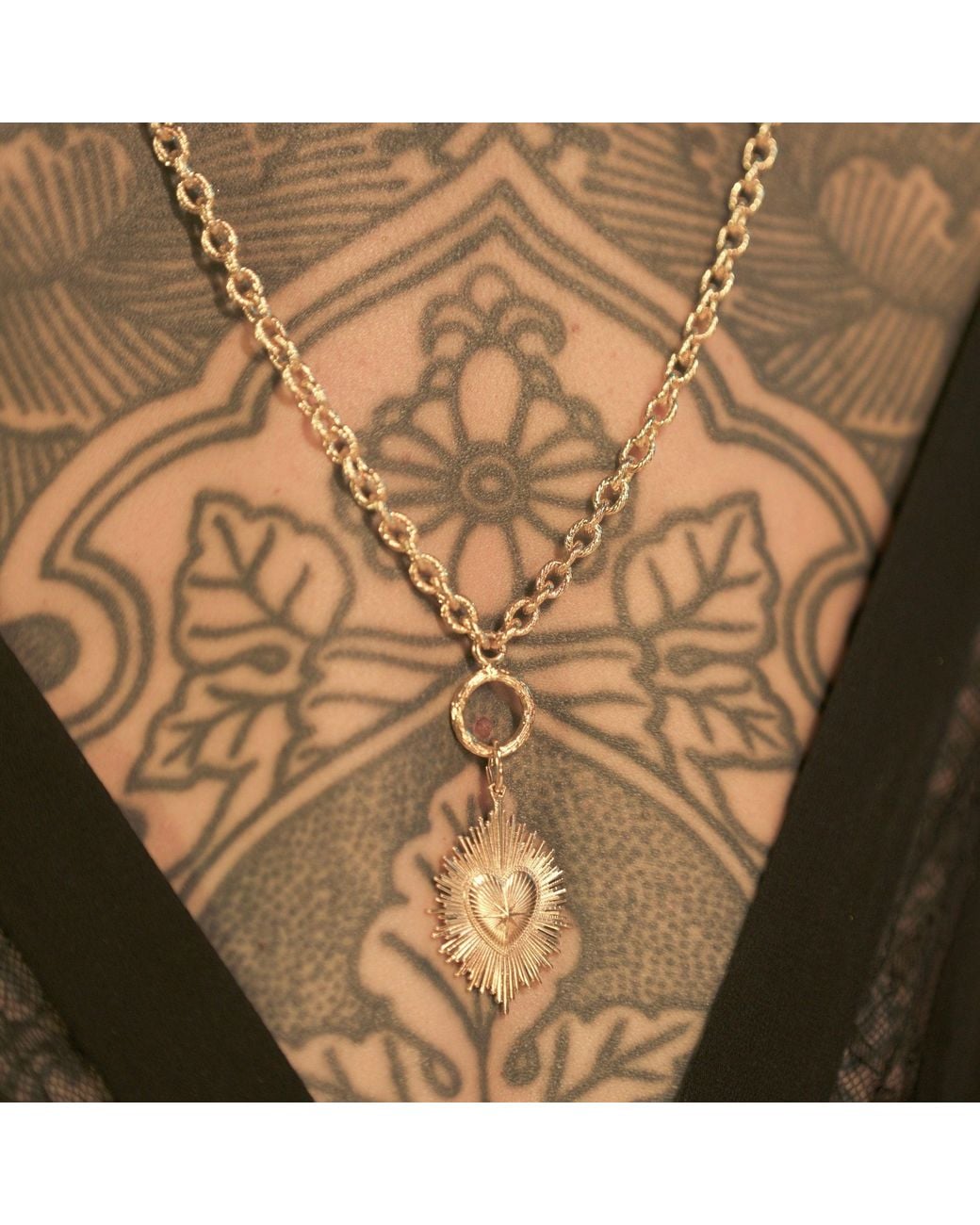 IN CAUDA VENENUM Metallic Akasha Necklace