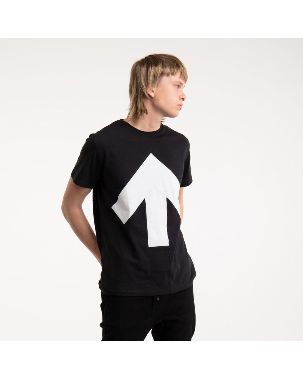 Reet Aus Black T-Shirt For Arrow for men