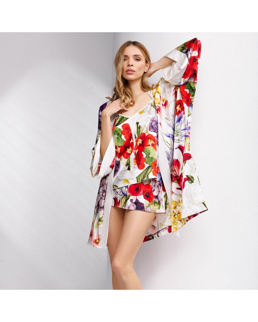 Vimissia Red Wild Bloom Camisole And Shorts Set