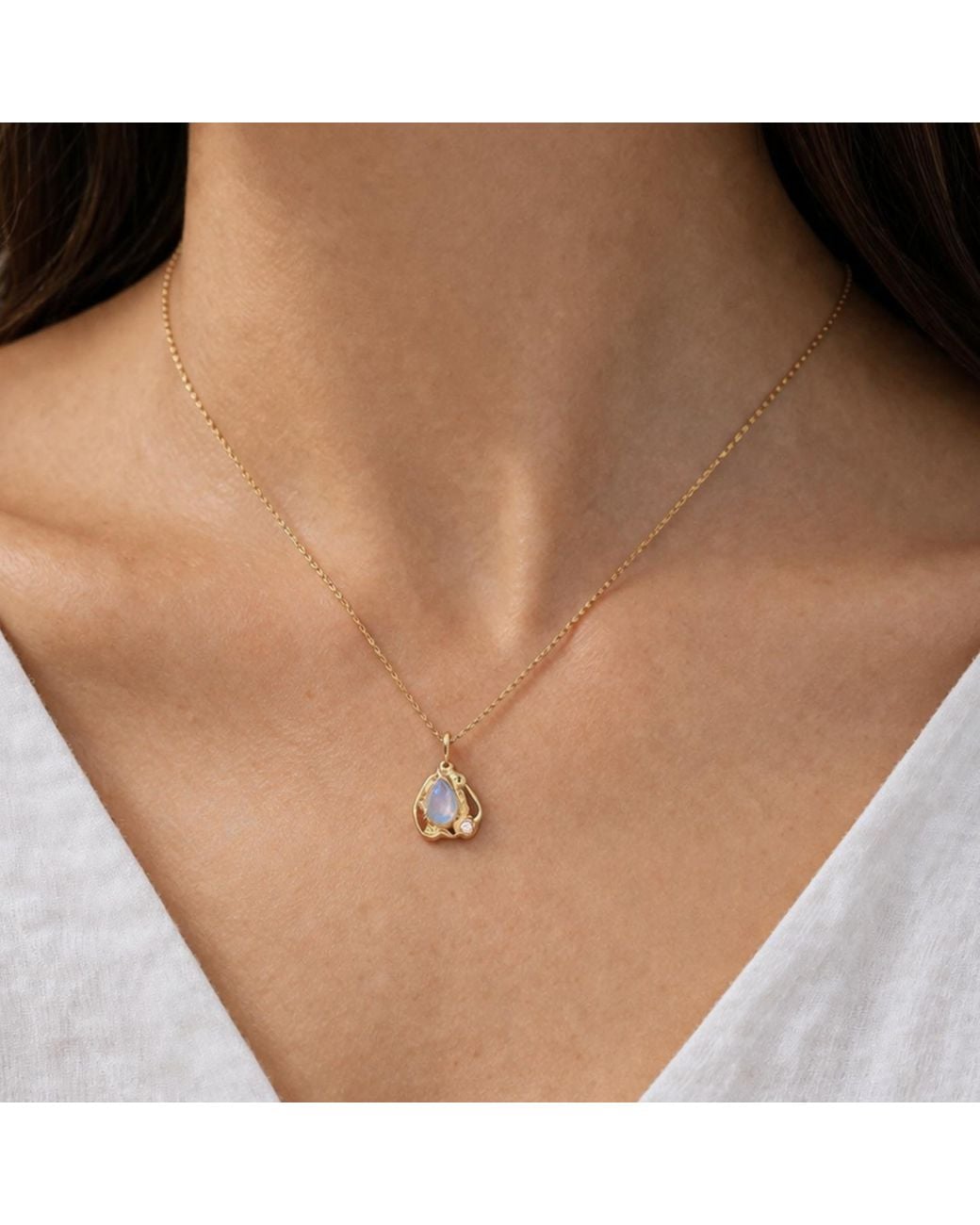 Isla Silver Metallic Dainty Moonstone & Lab-Grown Diamond Pendant