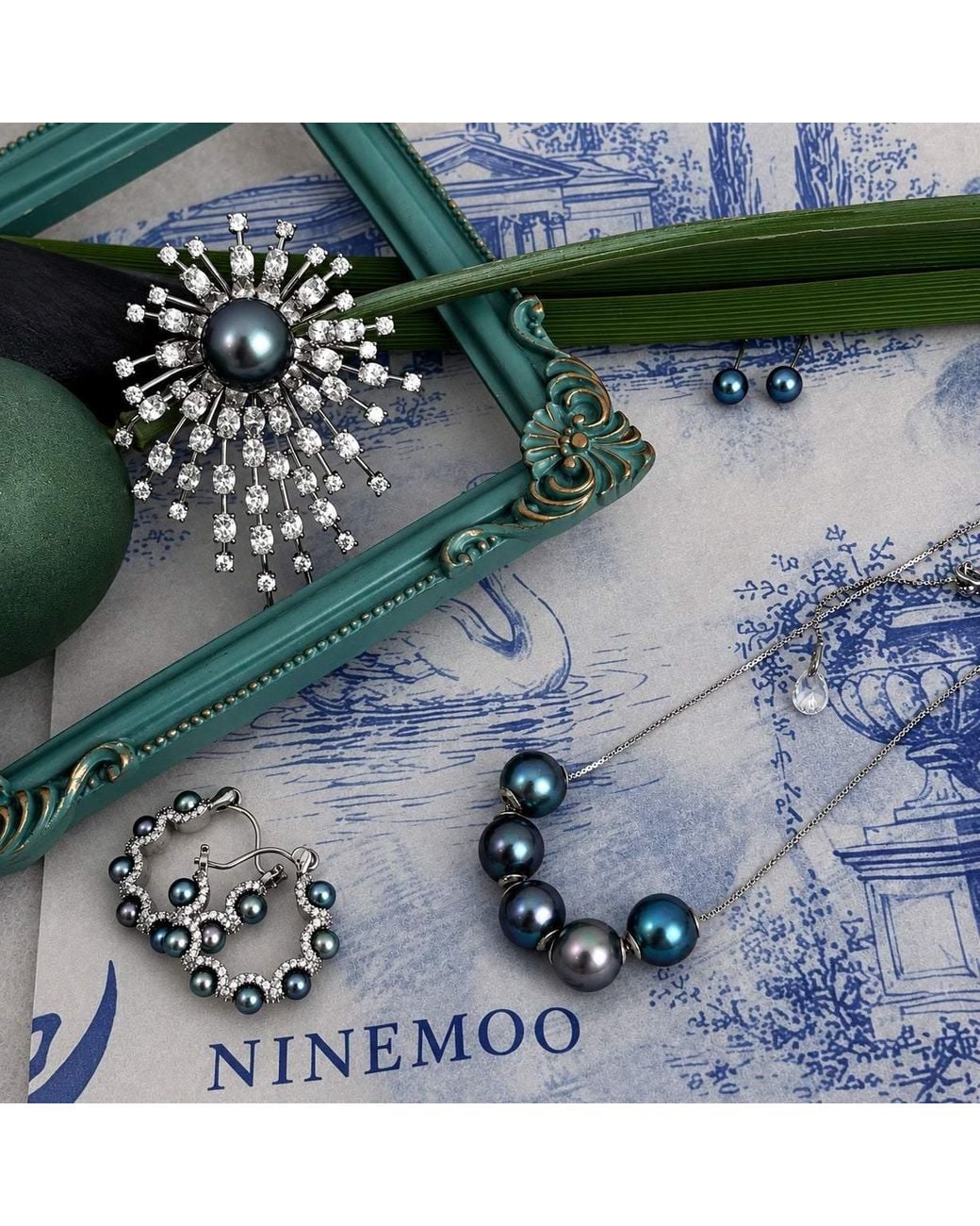 Ninemoo Blue Nacre Noire Five-Pearl Necklace