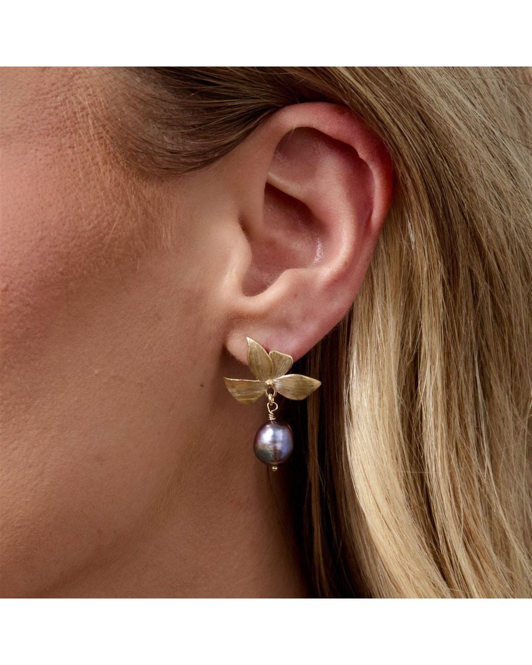 SET & STONES White Maeve Earrings