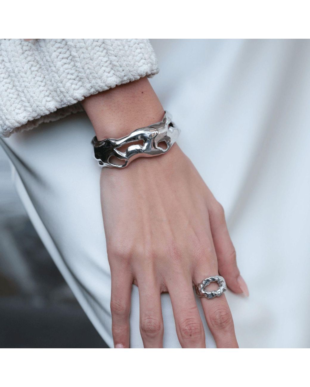 LINYA JEWELLERY Metallic Aruna Thick Cuff Bracelet