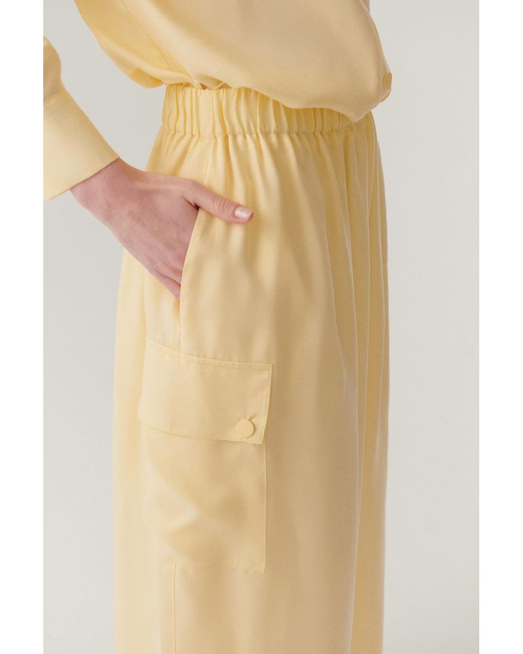 Exquise White Elastic Waist Midi Skirt
