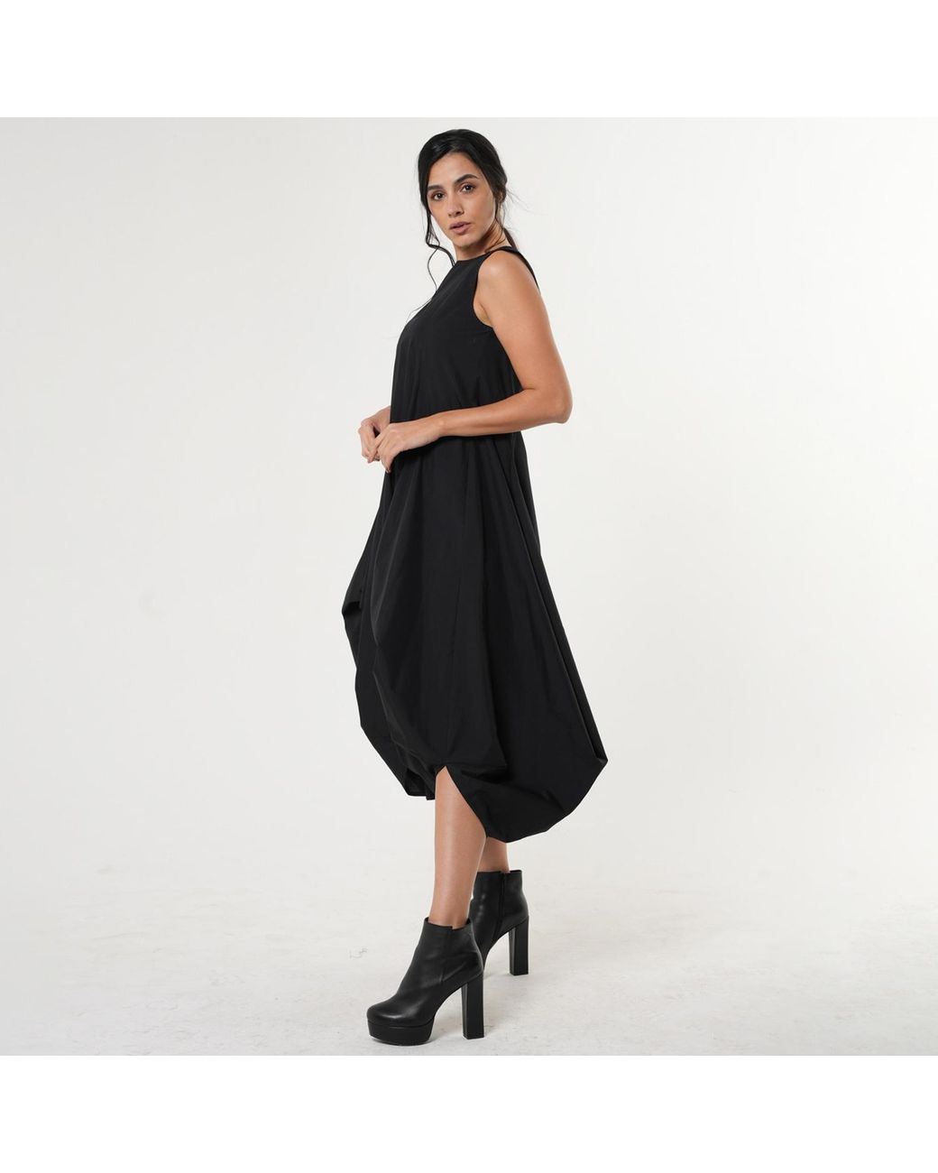 Metamorph Black Sleeveless Loose Dress