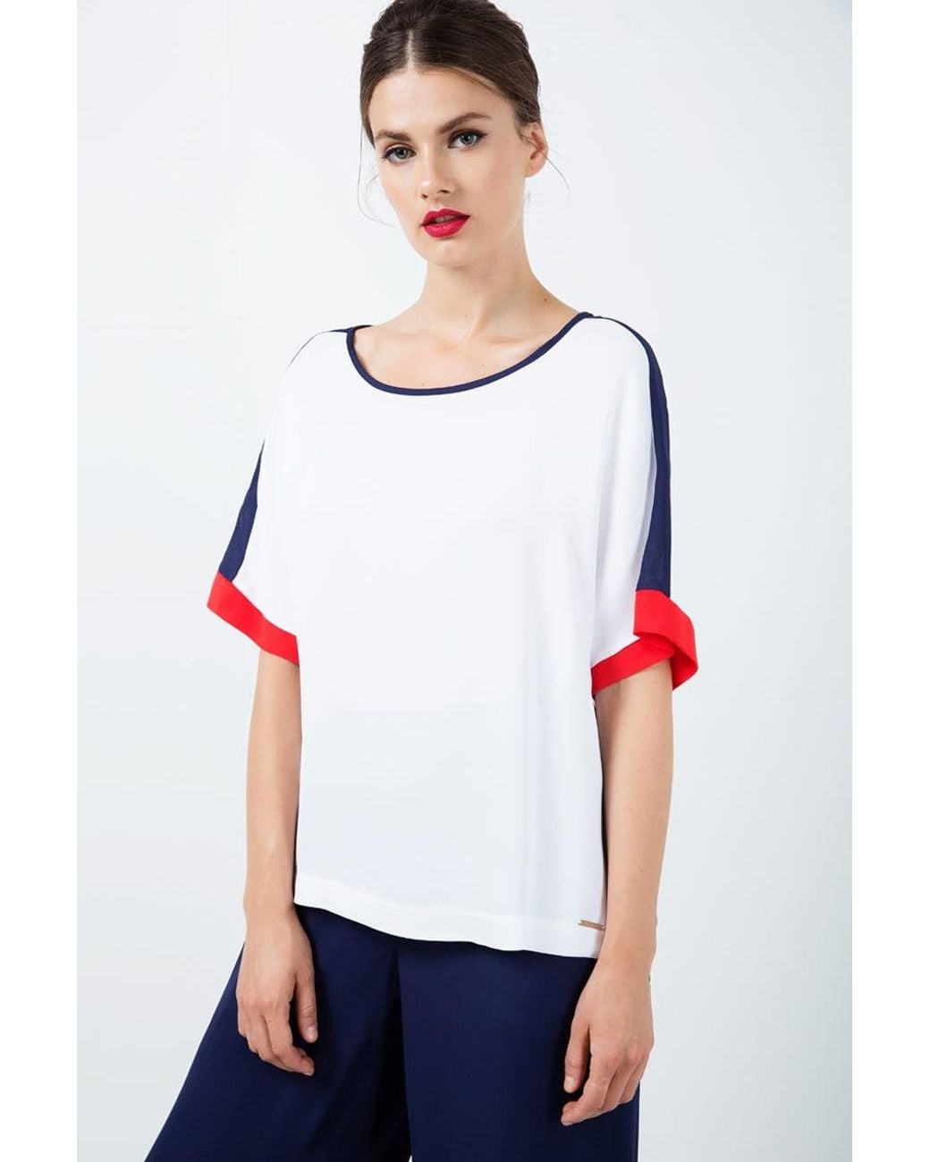 Conquista Red Short Sleeve Top With & Detail
