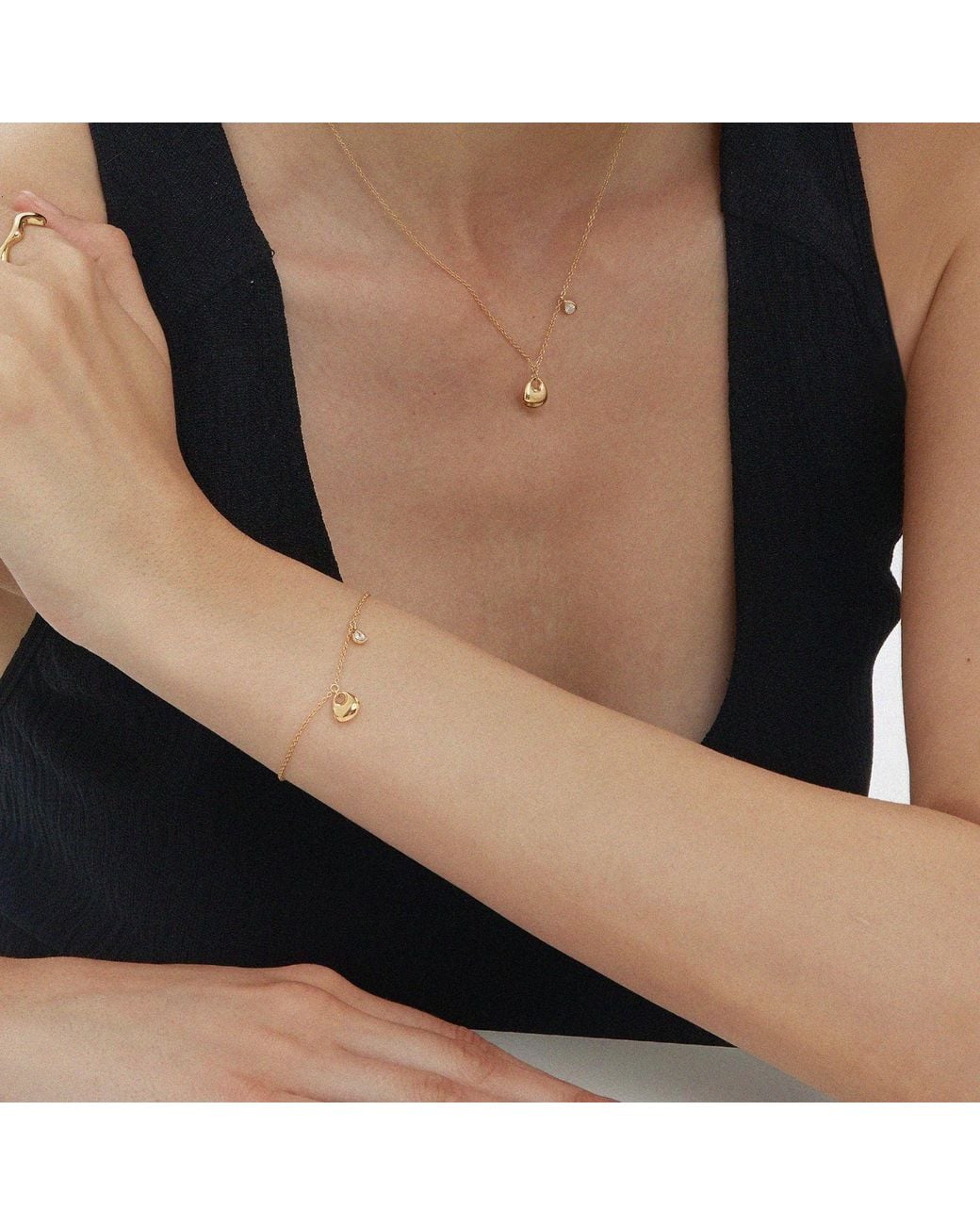 Vanhi Metallic Nora Double Pendant Necklace & Bracelet Set