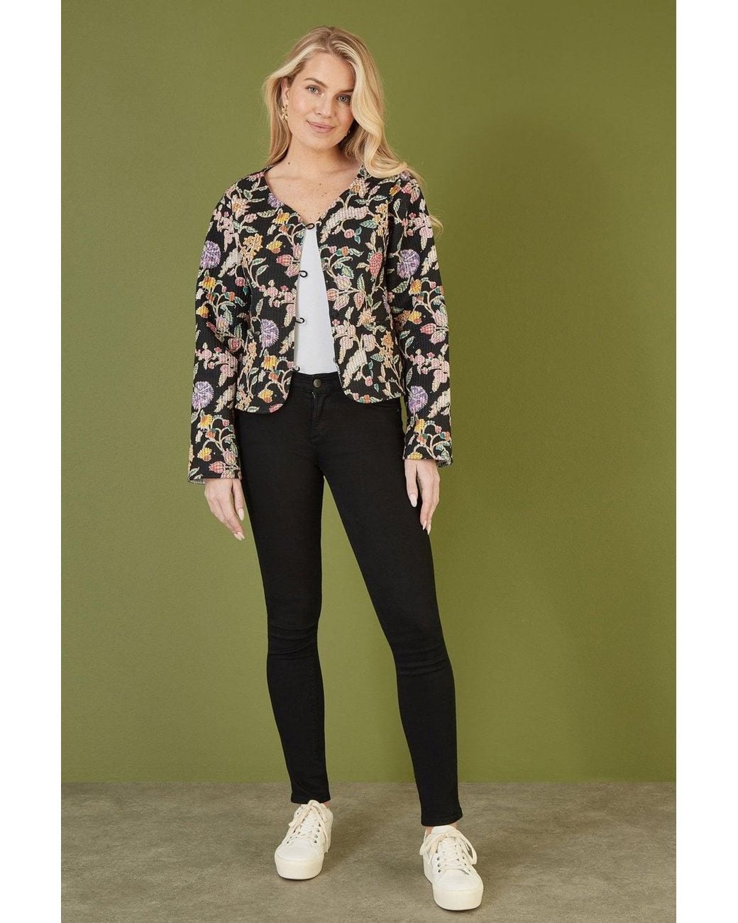 Yumi' Black Floral Print Reversible Cotton Cropped Quilted Jacket