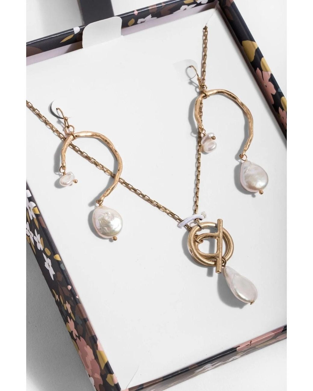 Saachi Metallic Pearl Necklace And Earring Gift Box