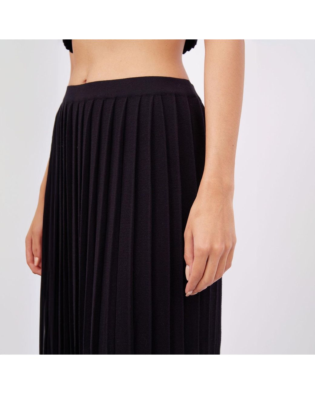 Peraluna Black Pleated Maxi Knitted Skirt