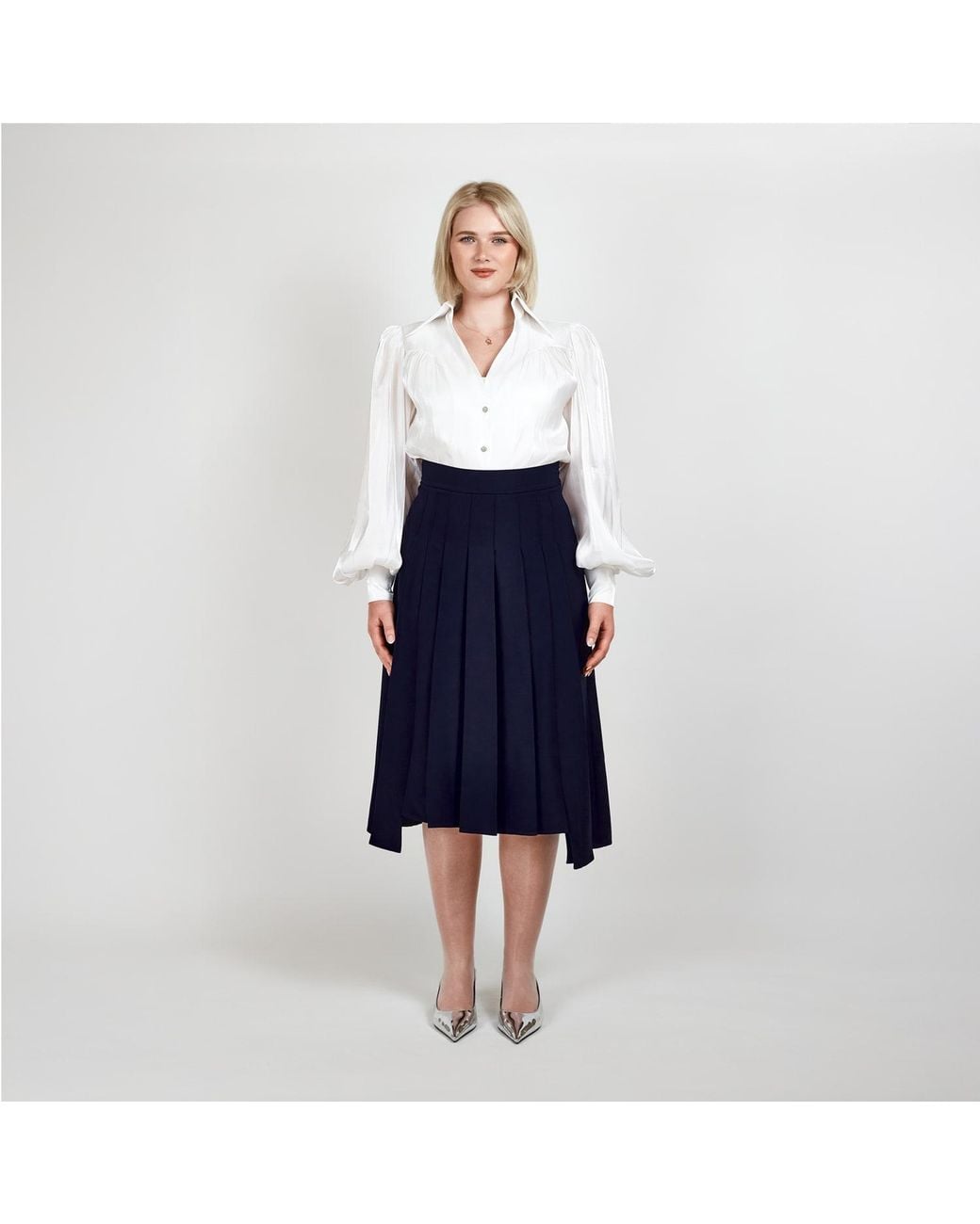 Femponiq White Puff Sleeve V-Neck Gathered Shirt