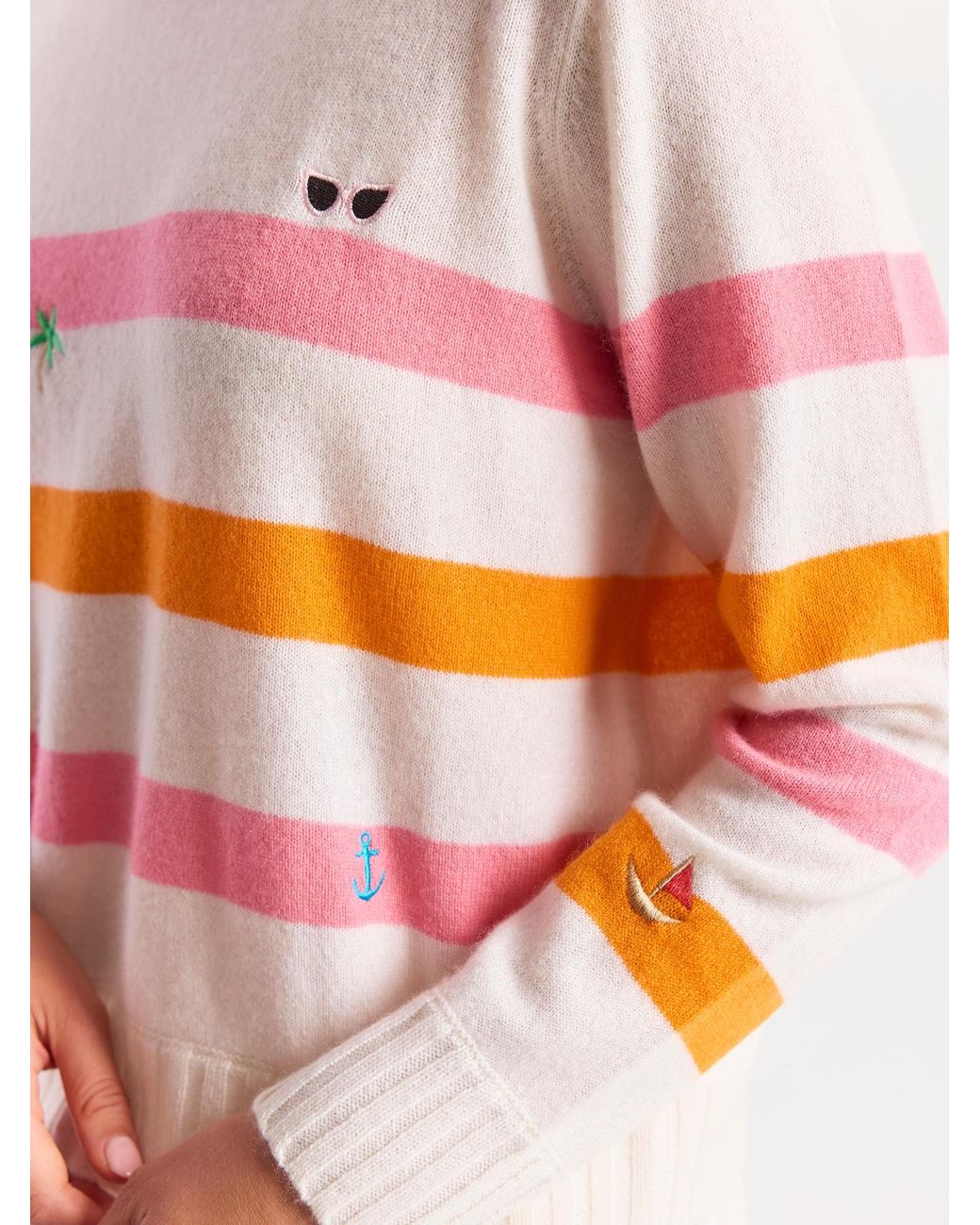 Brodie Cashmere Pink Beach Embroidery Cashmere Crew Neck Jumper