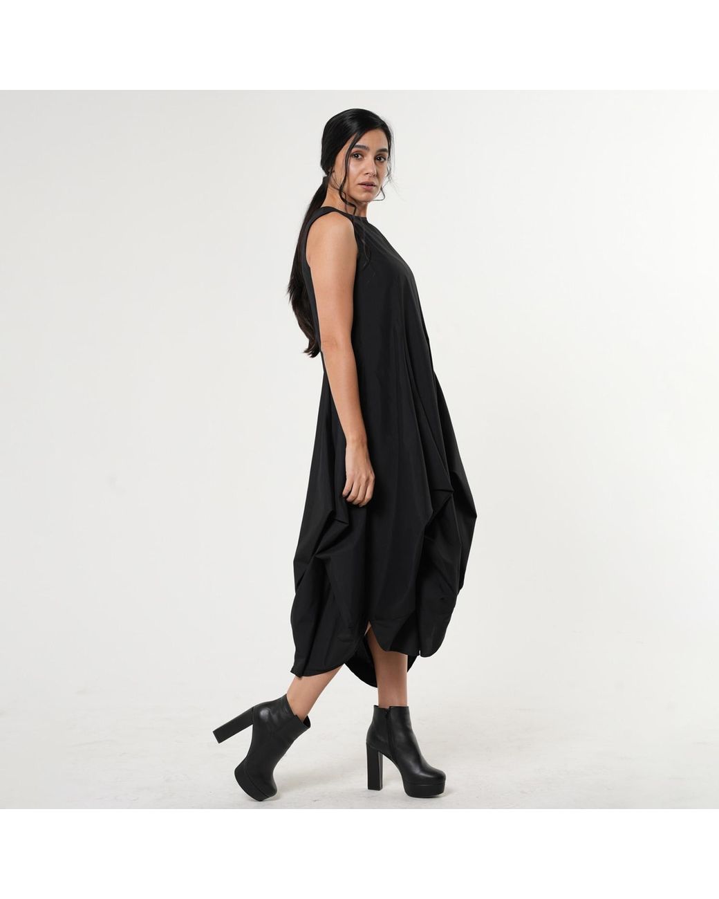 Metamorph Black Sleeveless Loose Dress
