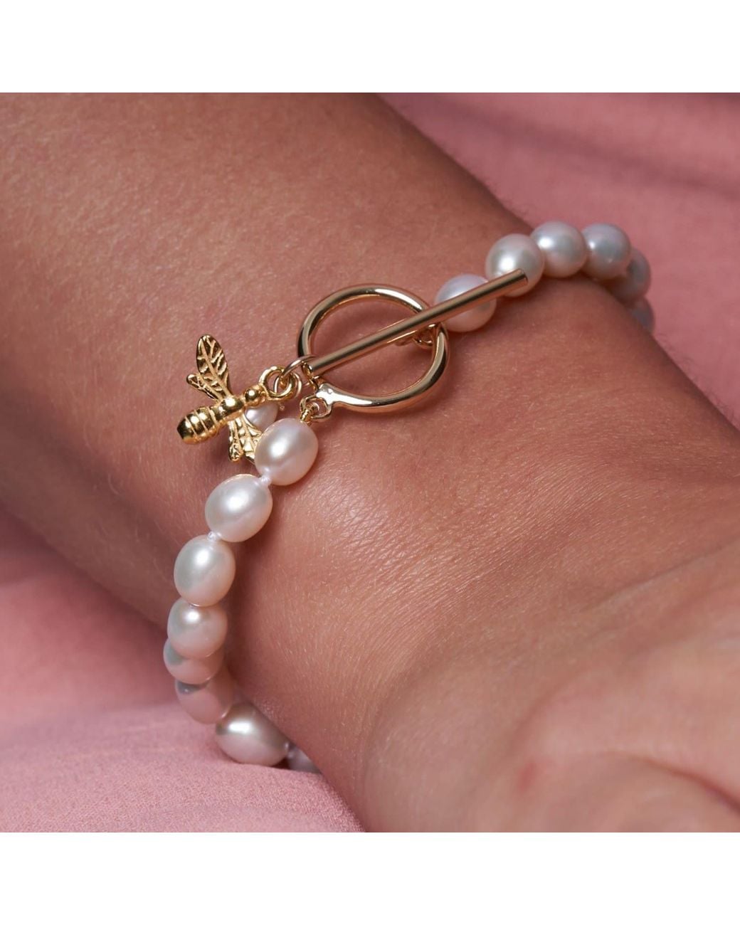 Pearls of the Orient Online Metallic Vita Cultured Freshwater Pearl Bracelet With Bumble Bee