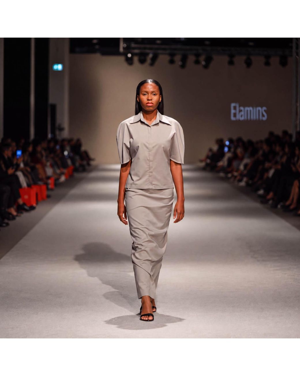Elamins Gray Rounded Sleeve Button-Up Shirt