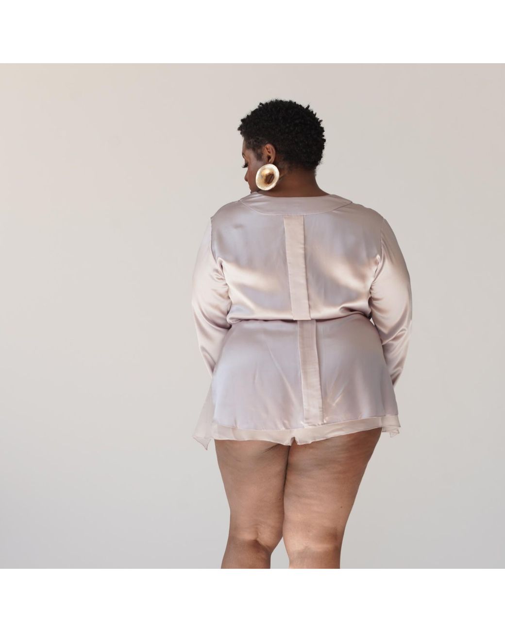 Je Mérite (I Deserve) Purple Silk Short Robe