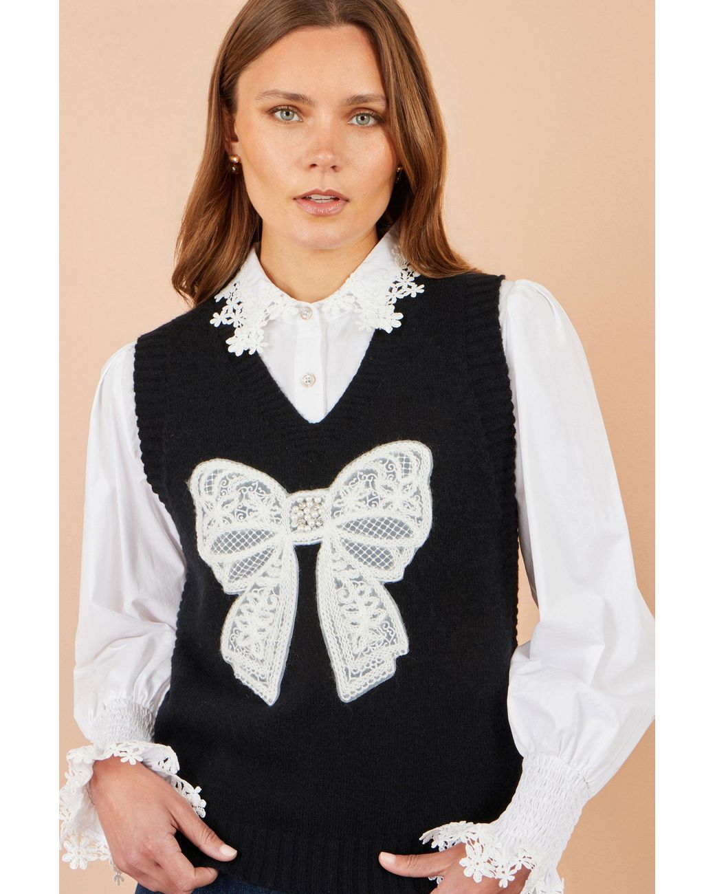 Yumi' Black Lace Bow Knitted Pullover
