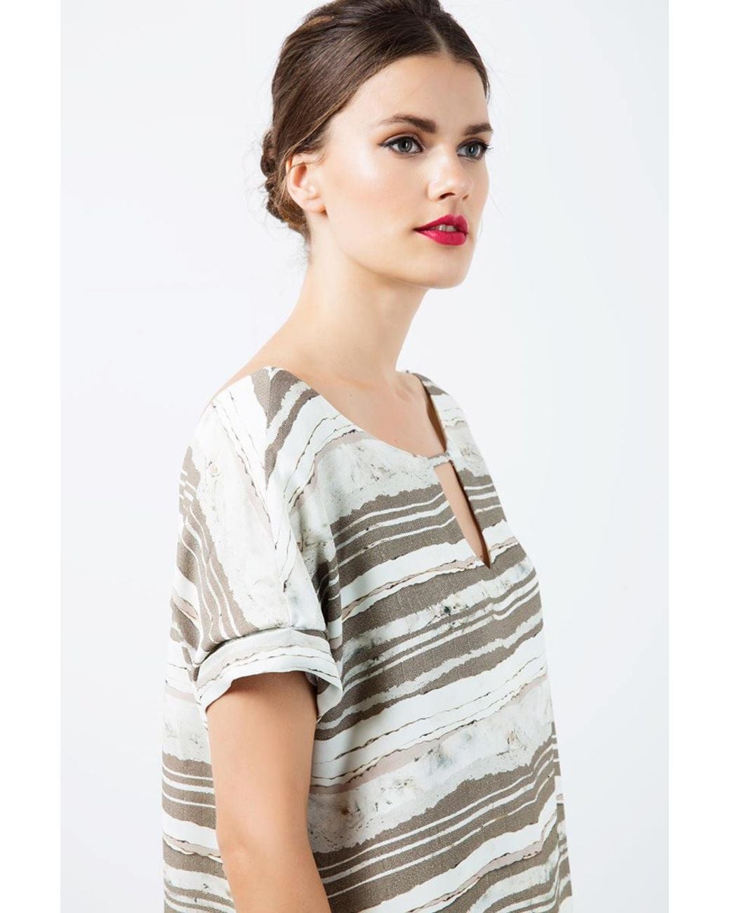 Conquista Natural Short Sleeve Striped Keyhole Top