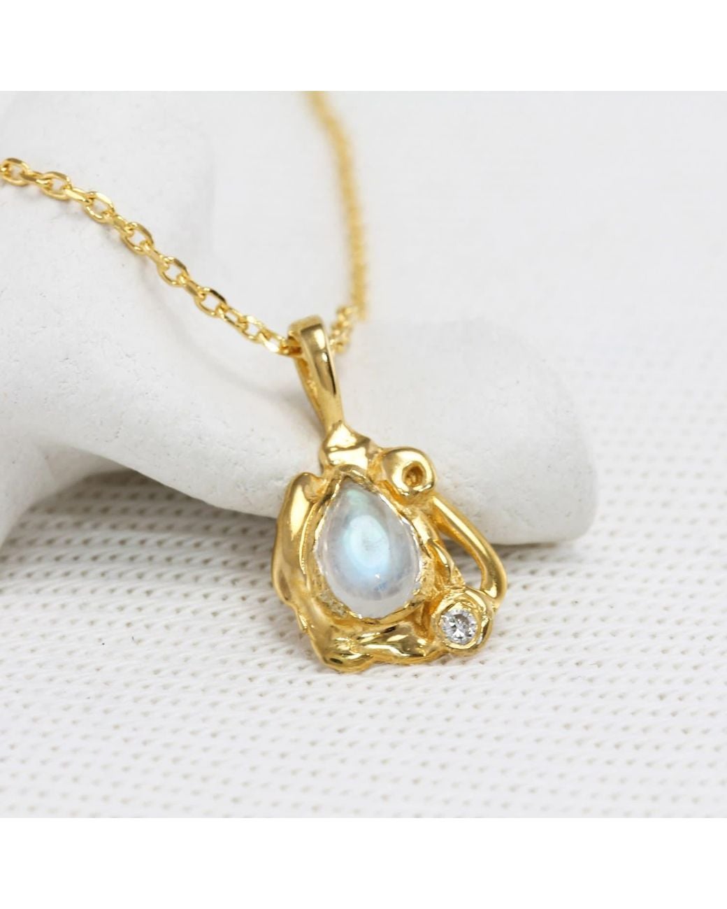 Isla Silver Metallic Dainty Moonstone & Lab-Grown Diamond Pendant
