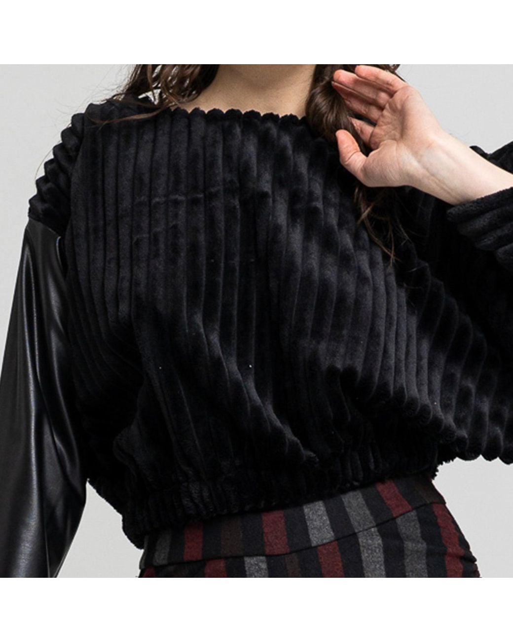 ARTISTA Black Astrid Cropped Oversized Pullover