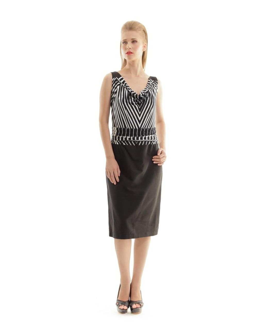 Conquista Black Cowl Neck Print Dress