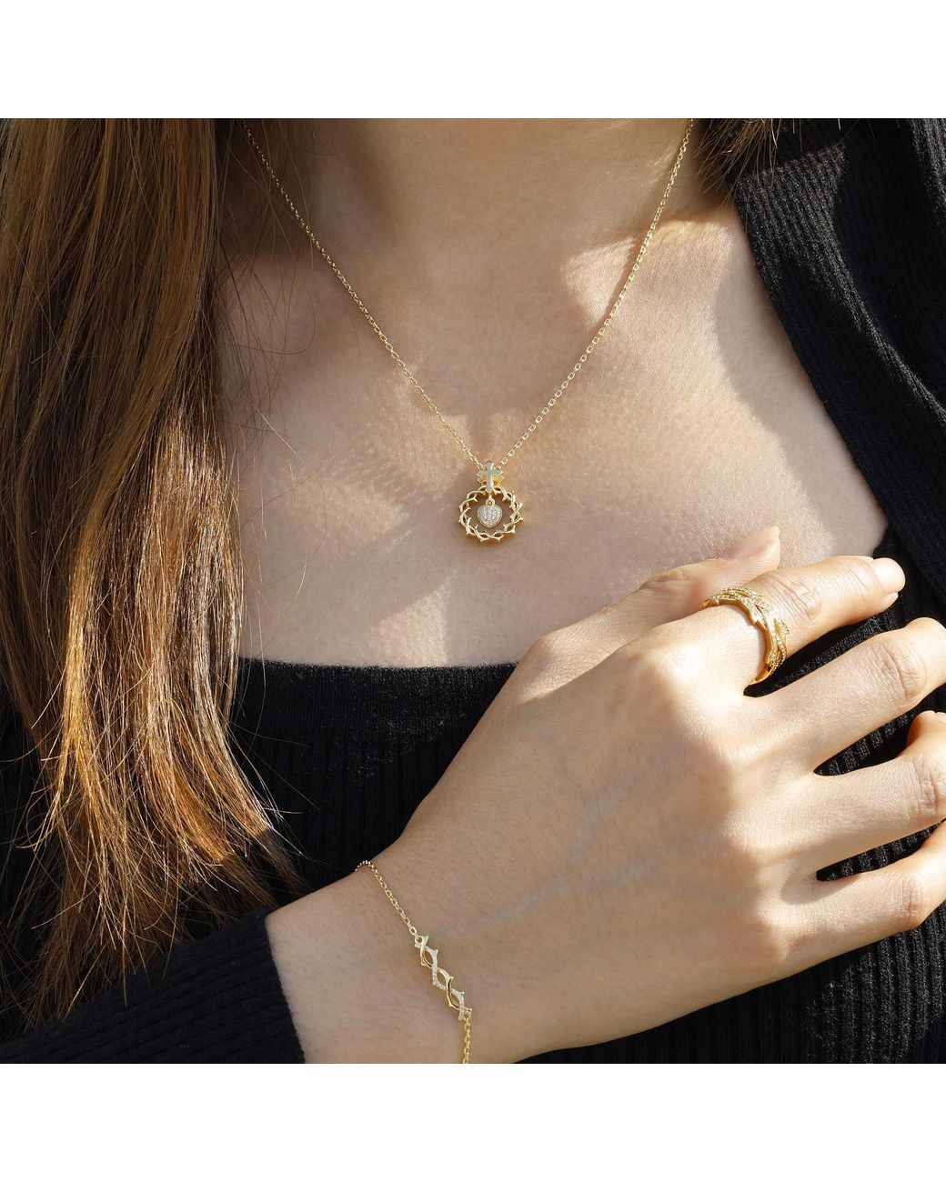 Vanimy Metallic The Sacred Heart Dangle Pendant Necklace
