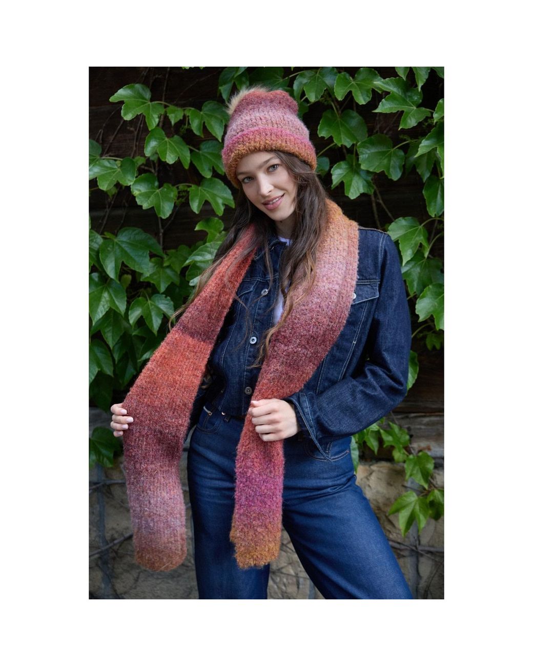 Saachi Red Gradient Knit Scarf