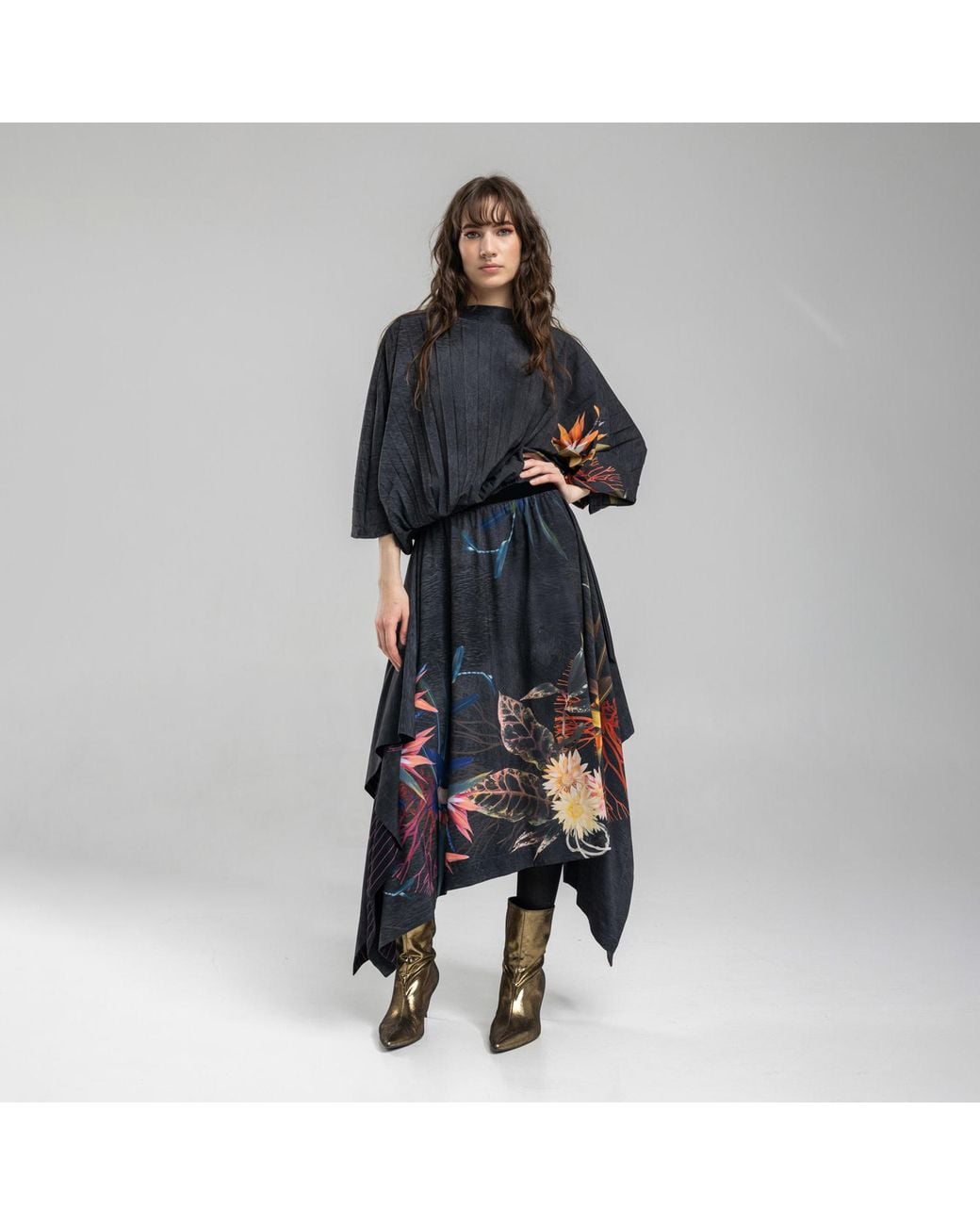 ARTISTA Black Pleated Tie-Belt Blouse