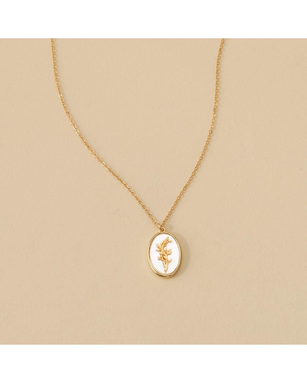 SET & STONES Metallic Katrina Birth Flower Necklace