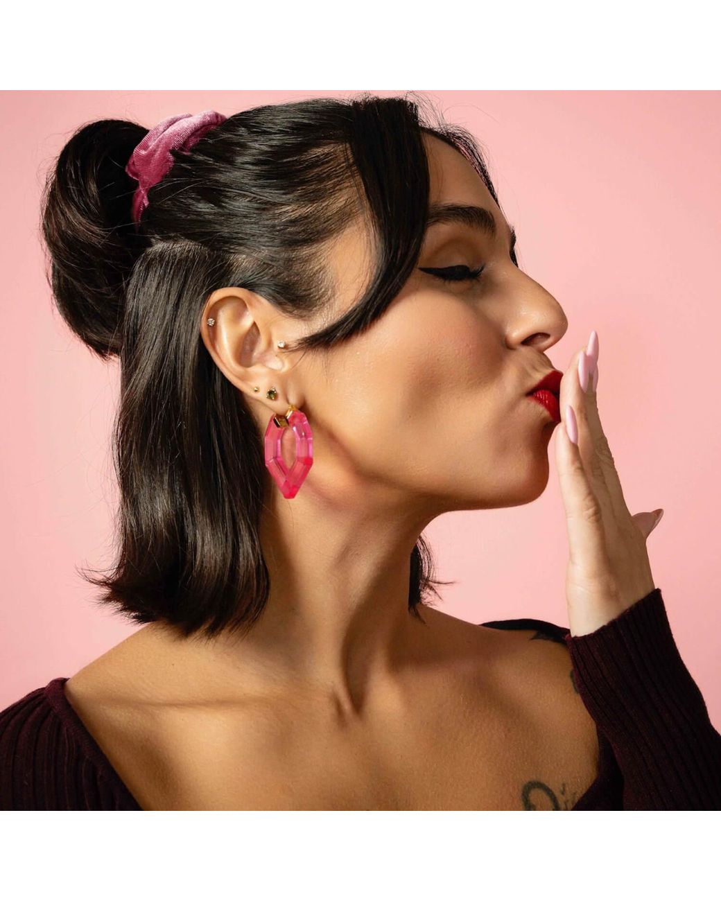 Gold & Honey Pink Heart Gemstone Lucite Hoop Earrings