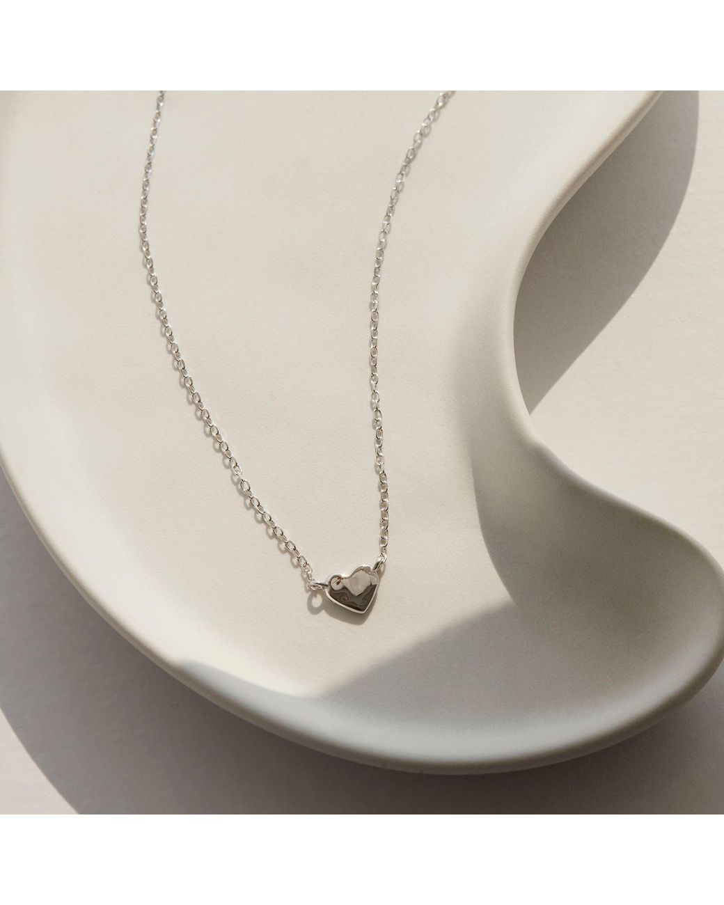 Muru Metallic Tiny Heart Necklace