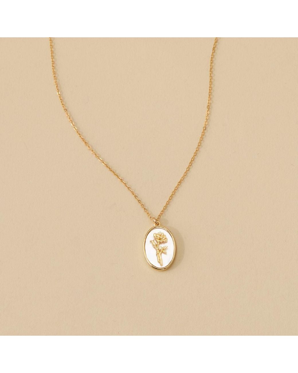 SET & STONES Metallic Katrina Birth Flower Necklace