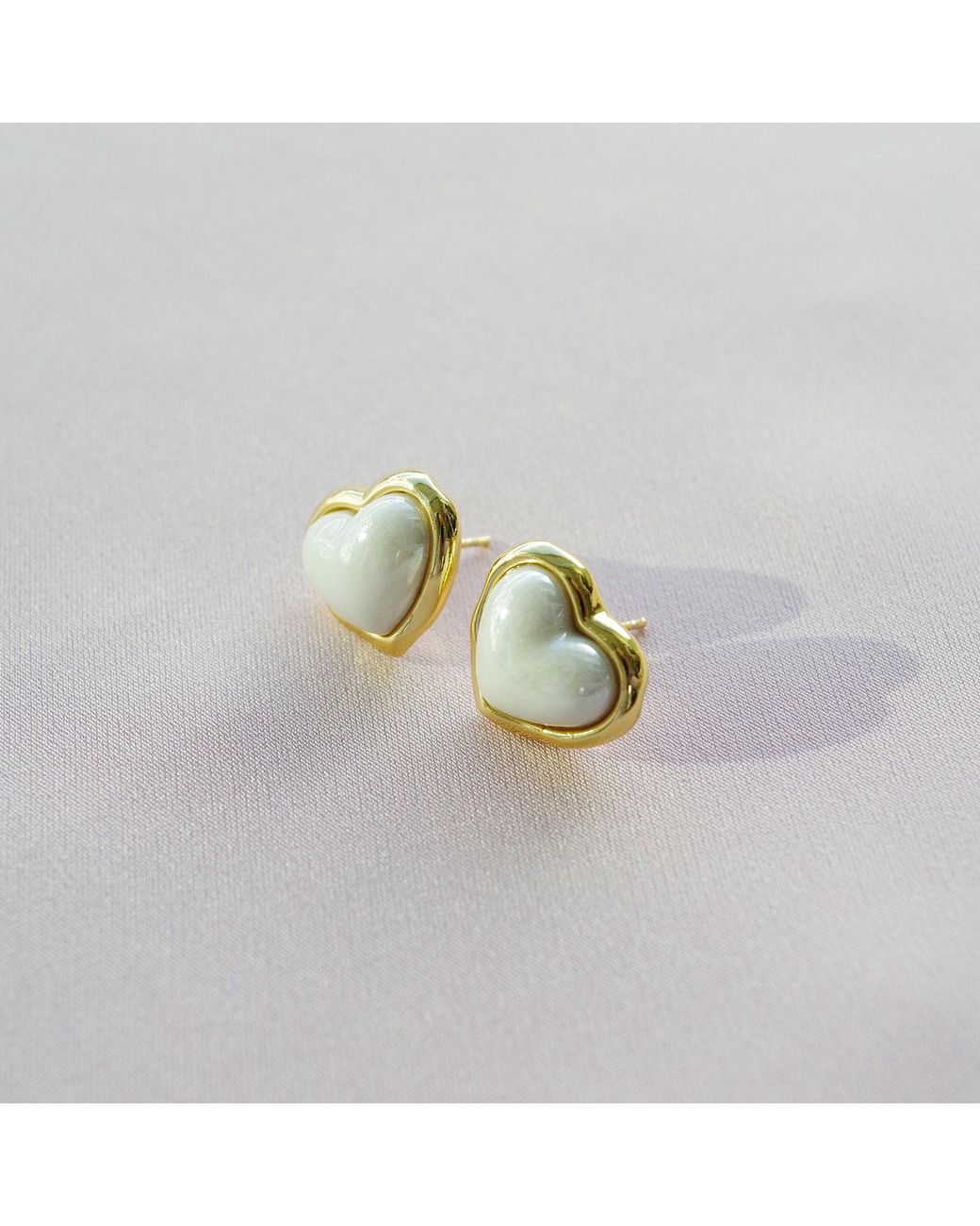 POPORCELAIN Multicolor Porcelain Pearly Heart Stud Earrings