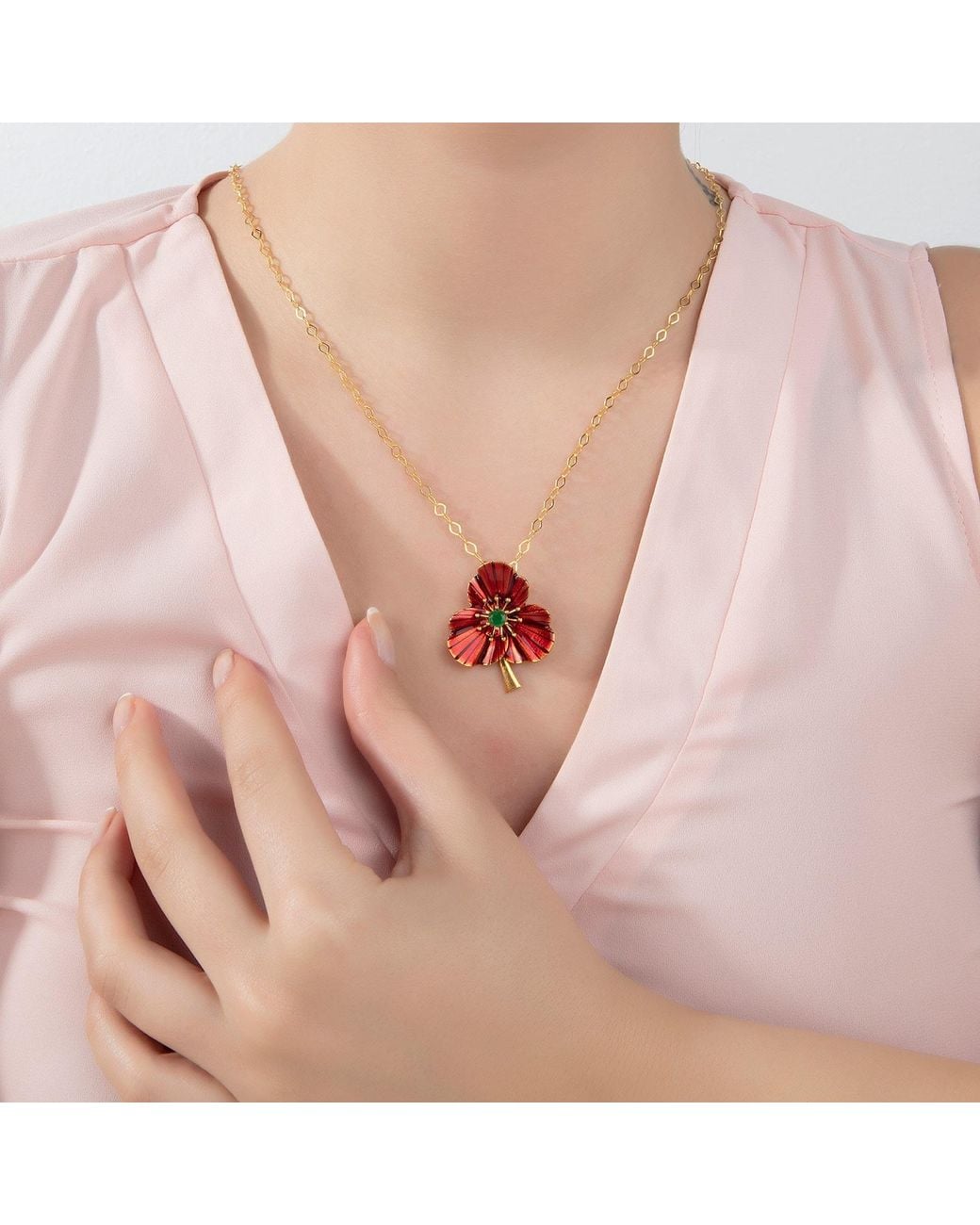 Milou Jewelry Red Three-Leafed Clover Necklace